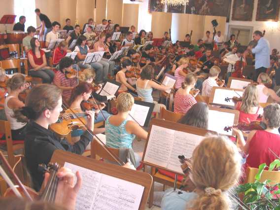 oö Jugendsinfonie Orchesterprobe Schloss Weinberg Sept 2005
